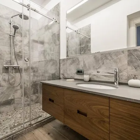 Blloku Deluxe 1br/ap Apartment *