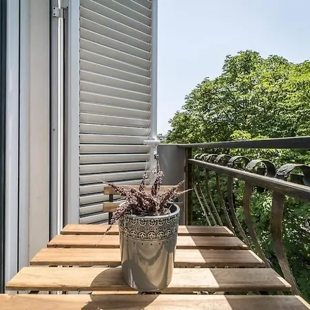 Blloku Deluxe 1br/ap * Tirana