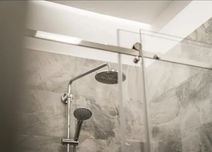 Blloku Deluxe 1br/ap Lägenhet Tirana